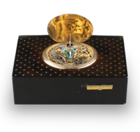 Antique Tortoiseshell and yellow metal singing bird box, by Bontems